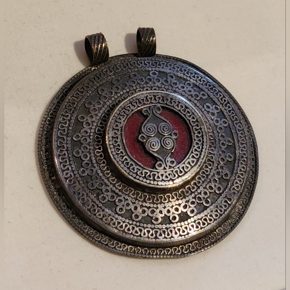 Vintage handmade Etruscan style pendant necklace - Picture 2 of 5